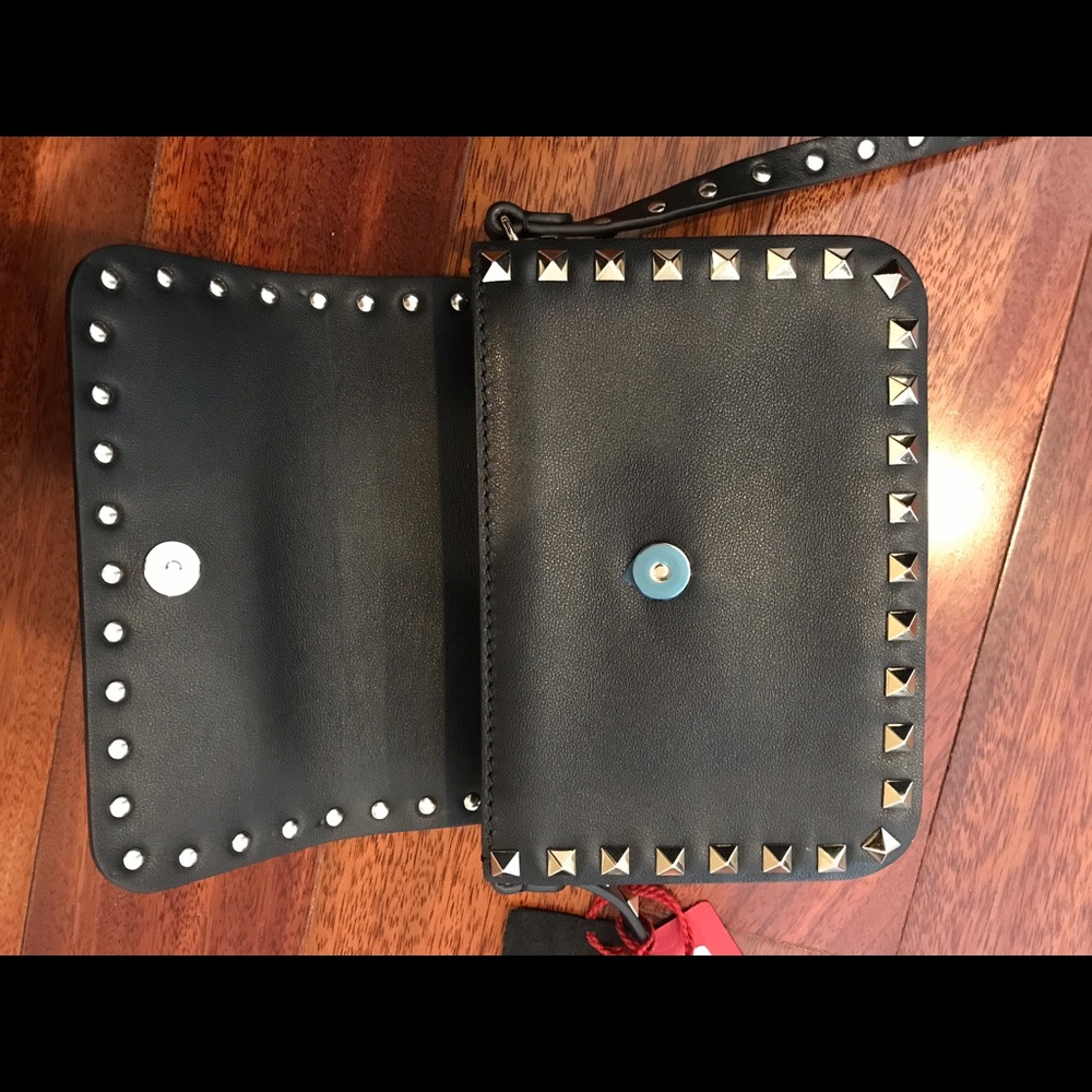 Sold.Valentino Garavani Rockstud Flap Shoulder bag - Picture 7 of 8